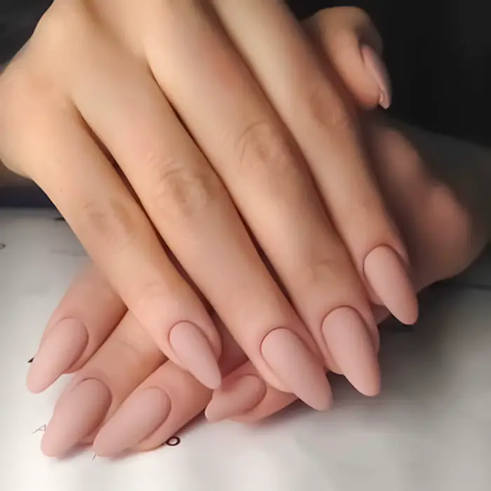 Faux ongles noirs d'amande mats