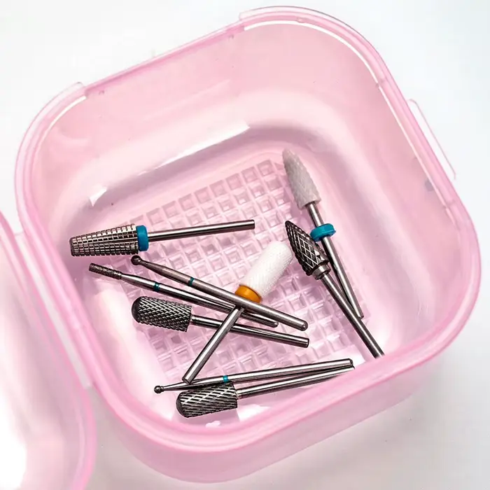 Boîte de nettoyage de forets à ongles