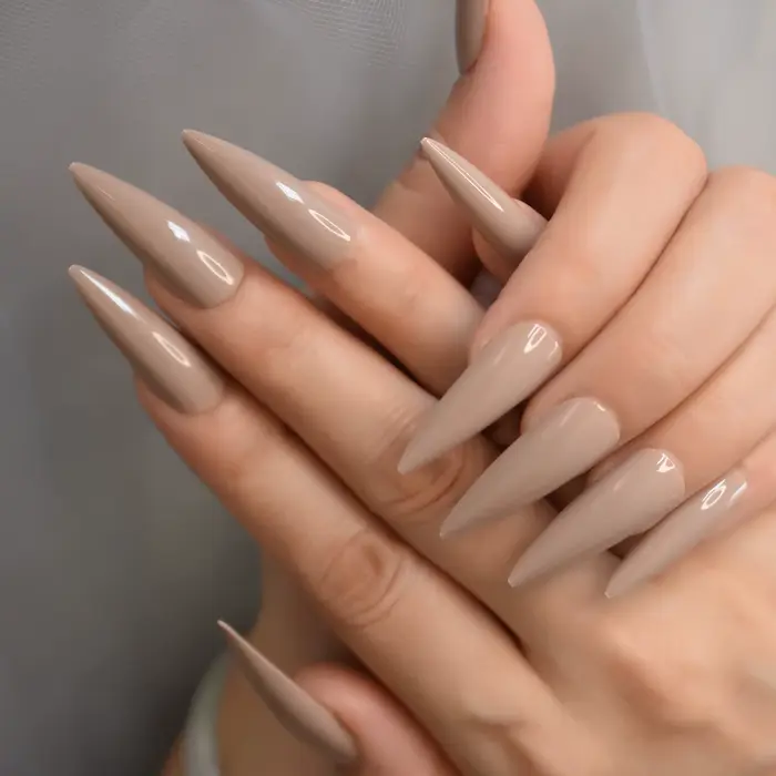 Presse sur faux ongles stiletto longue taille couleurs unies finitions brillantes pour femmes filles art à la main design simple