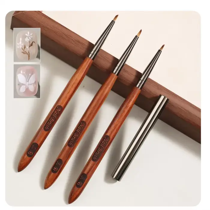 Brosse triangulaire pour Nail Art