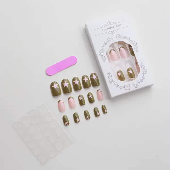 Faux ongles avec finition brillante