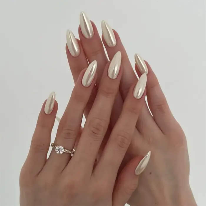 Perlé nu brillant Nail Art mode couleur unie amande faux ongles détachable fini