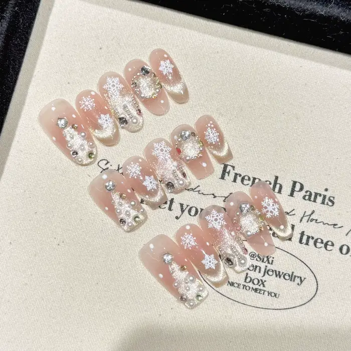 Faux ongles faits à la main pour décoration de Noël