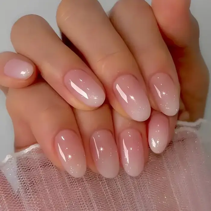 24 faux ongles courts en amande