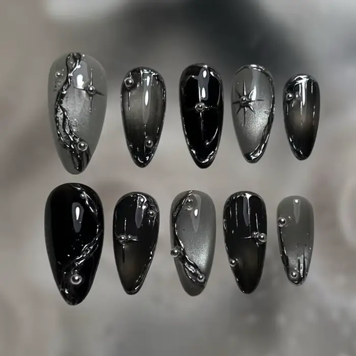24 faux ongles noirs Y2K longs avec design tête d'amande