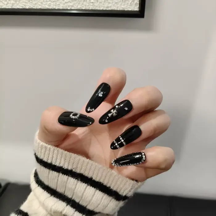 Coffret de 10 ongles ovales faits à la main