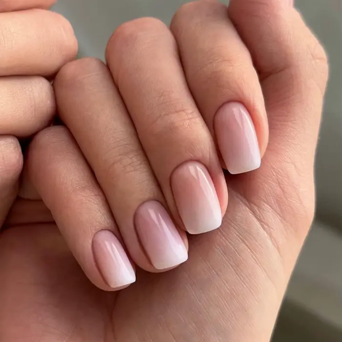 Faux ongles roses nus pour filles et femmes