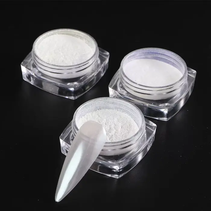 Poudre à ongles effet perle blanche claire