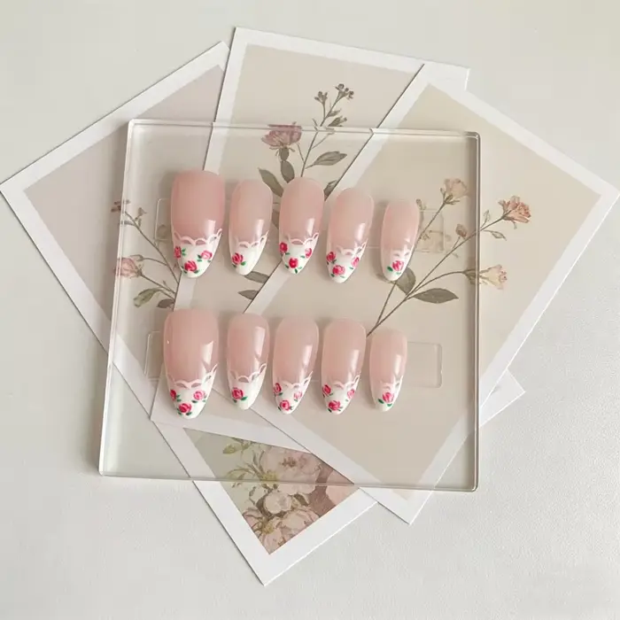 10 faux ongles à presser faits main en dentelle rose