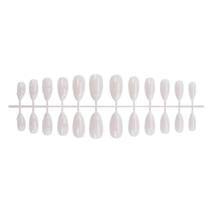 24 faux ongles pour la Saint-Valentin