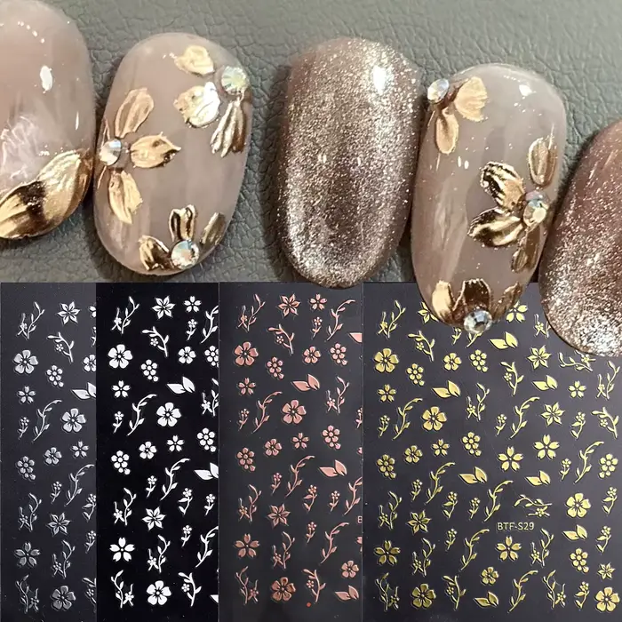 Autocollants pour ongles en forme de fleur dorée - Design feuille