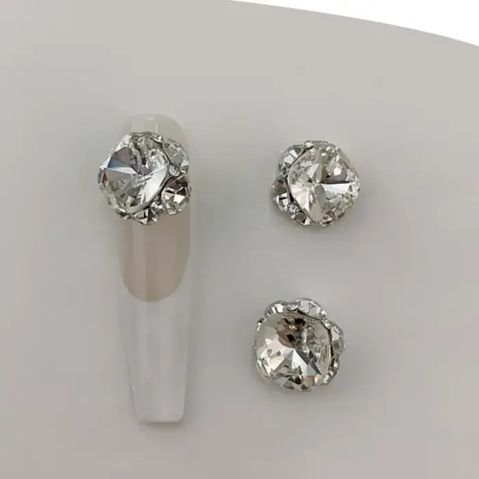 831E 3PCS Charmes à ongles irréguliers Nails accrocheurs Nails Art Decorations Craft For Women