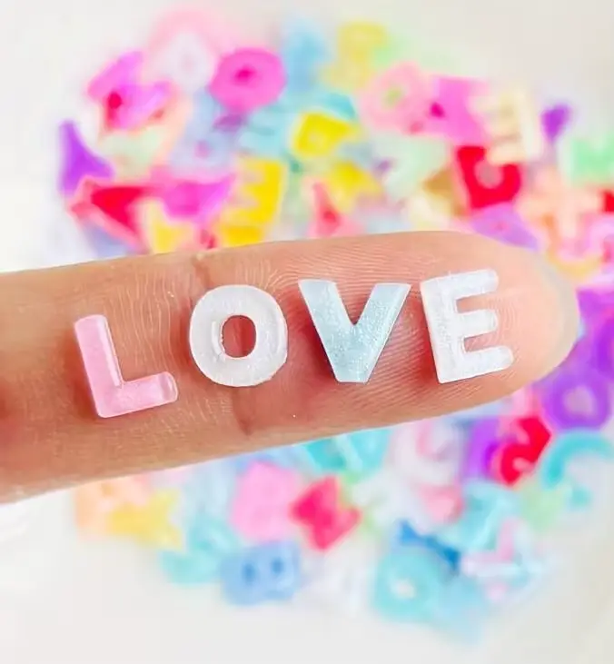 100 pièces Kawaii couleur bonbon lettre ongles strass résine Flatback Alphabet ongles gemmes breloqu