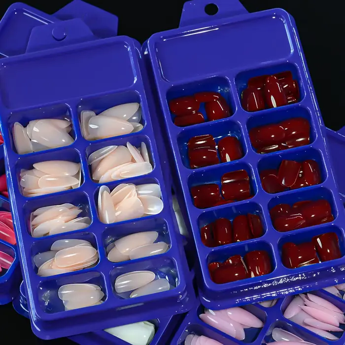 Faux ongles en amande de longueur moyenne