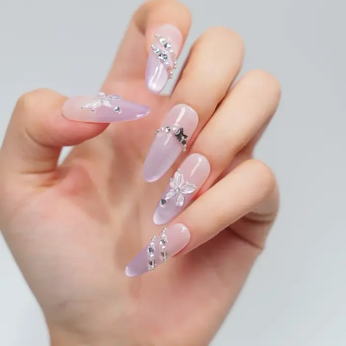 Faux ongles faits à la main