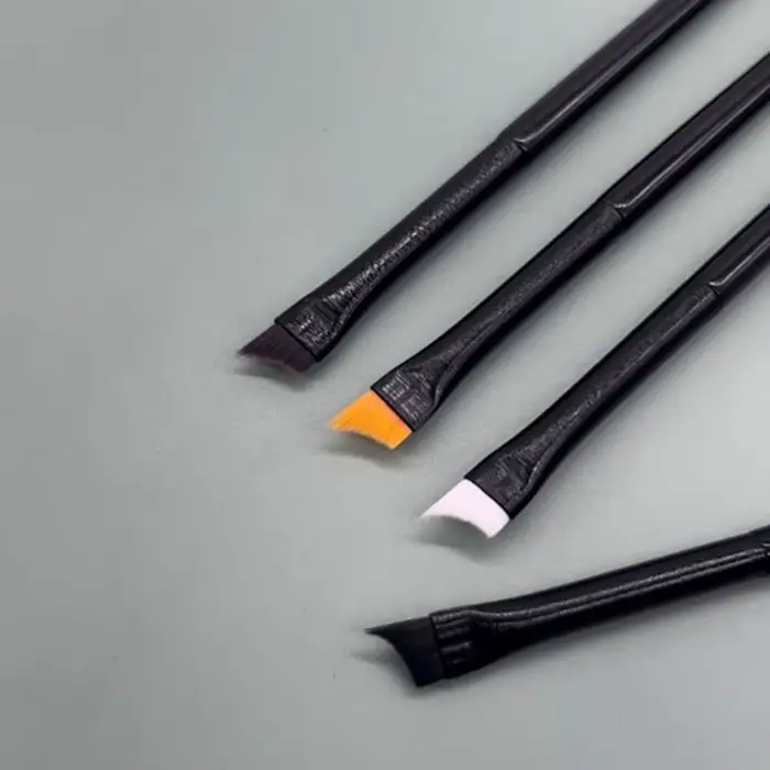 Brosse à ongles à tête Oblique noire
