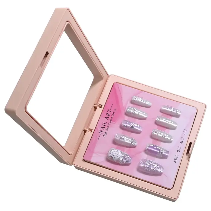 10 ongles de cercueil faits à la main dans une boîte cadeau rose. Base de vernis