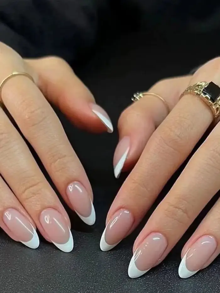 Faux ongles longs en amande