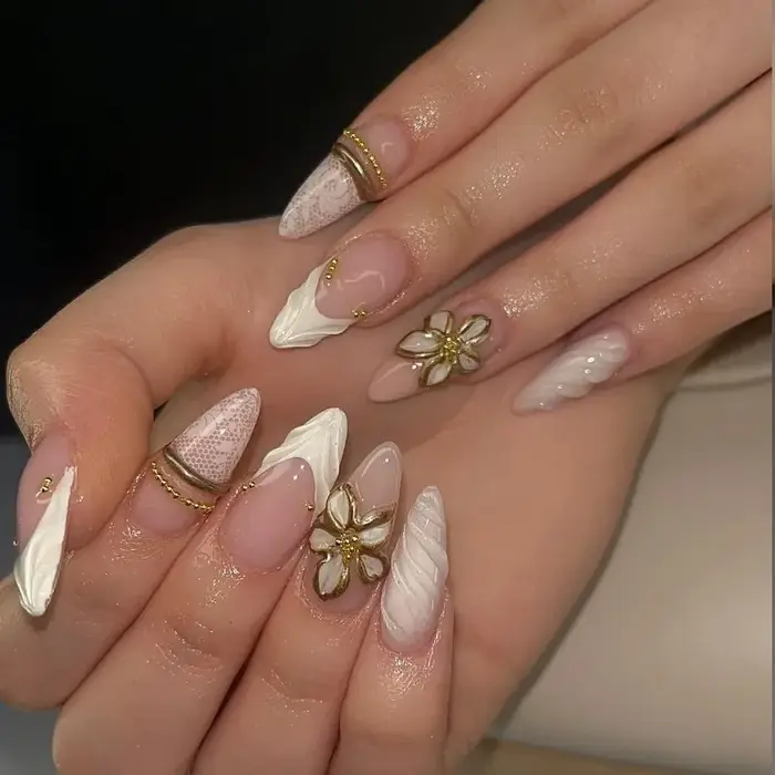 Faux ongles à presser en dentelle 3D embossée motif floral