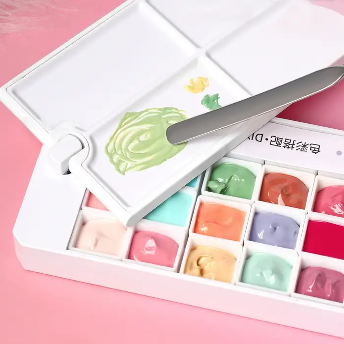 Palette de 18 couleurs de vernis à ongles solides