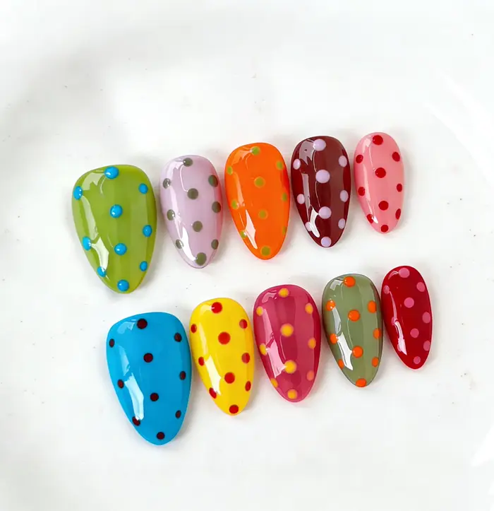 10 pièces à la main marron rose à pois presse sur les ongles amande couverture complète portable réutilisable doux faux