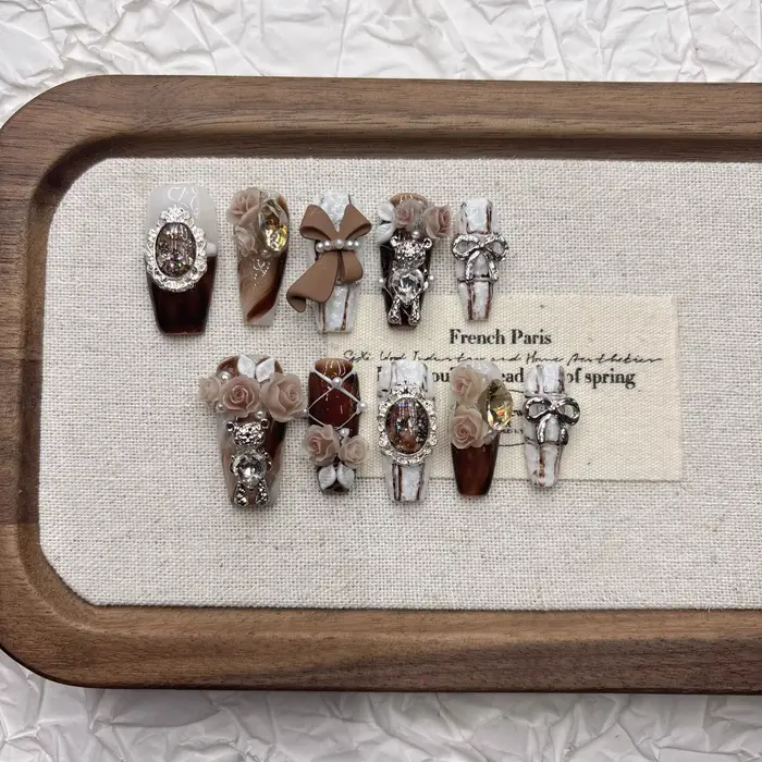 Ongles portables rétro élégants