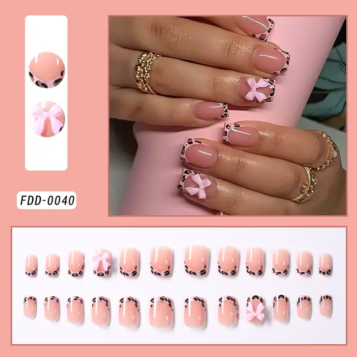 24 faux ongles dorés ondulés marron à motifs floraux avec strass et perles, forme amande, à presser,