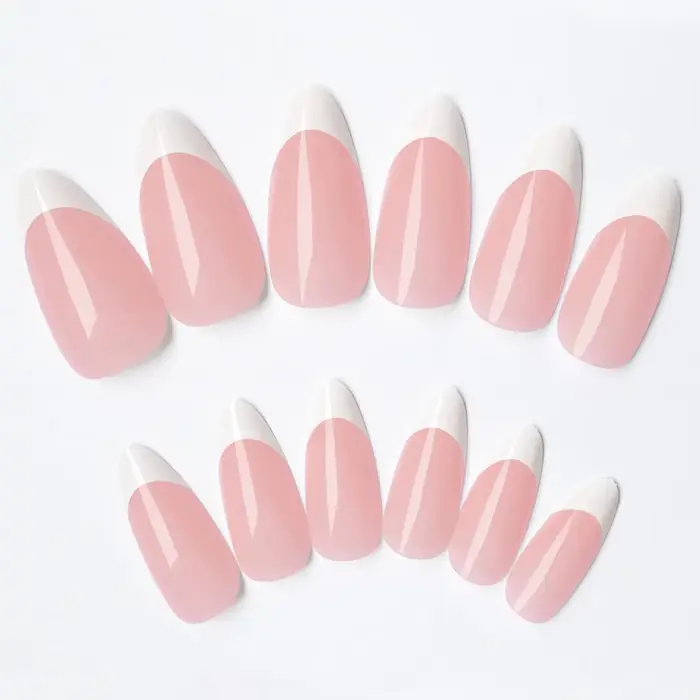 Faux ongles longs en amande