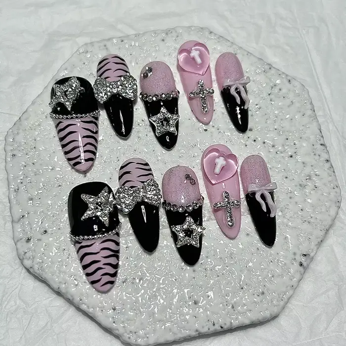 Y2K Baddie Gyaru noir rose longue pointe français presse sur ongles arc étoile croix amour Jirai Nail Art Yami Kawaii