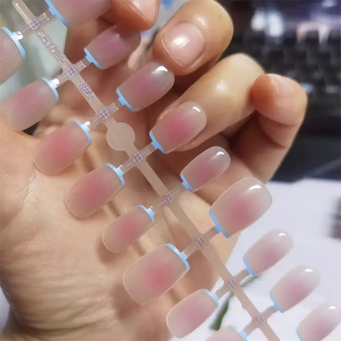 Faux Ongles Dégradés N64.French Blush Nude