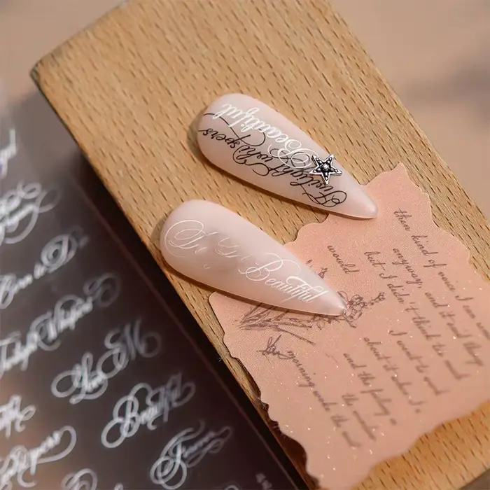 Autocollants pour ongles en lettres anglaises noirs et blancs, autocollants décoratifs pour ongles, autocollants pour ongles français, autocollants pour manucure DIY