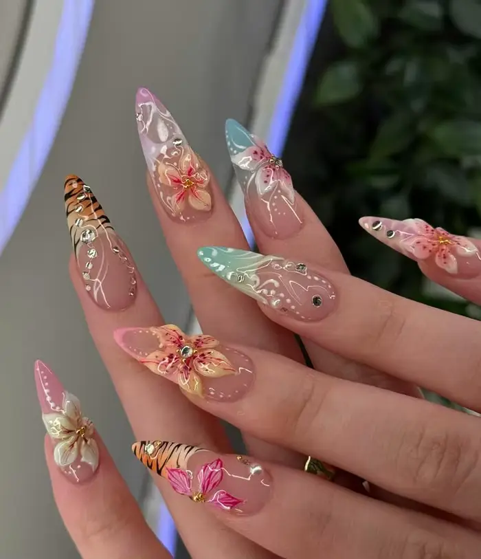 Presse à fleurs 3D colorée sur les ongles