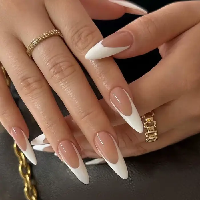 Faux ongles courts en forme d'amande