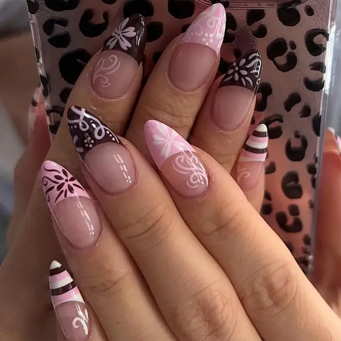 Pointes d'ongles rayées de style français