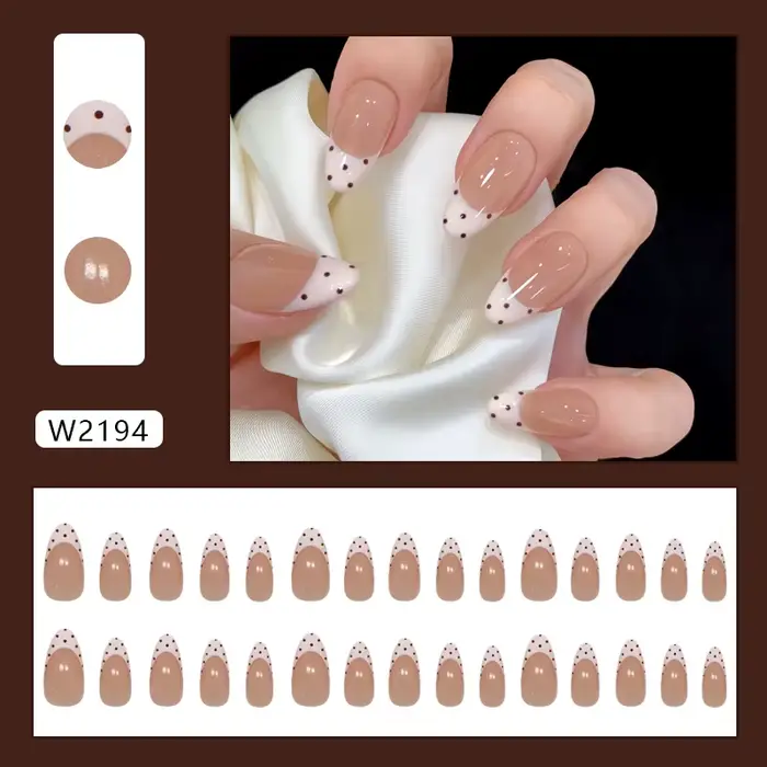 Faux ongles à presser moyens en forme d'amande, rose nude, French manucure, à pois marron, style mig