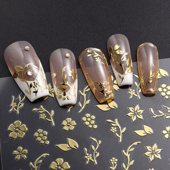 Autocollants pour ongles en forme de fleur dorée - Design feuille