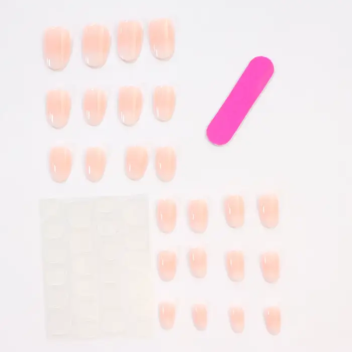 24 faux ongles courts en amande