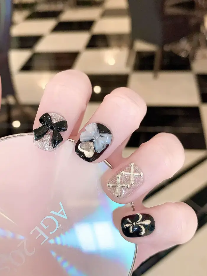 Faux ongles à porter en dentelle transparente