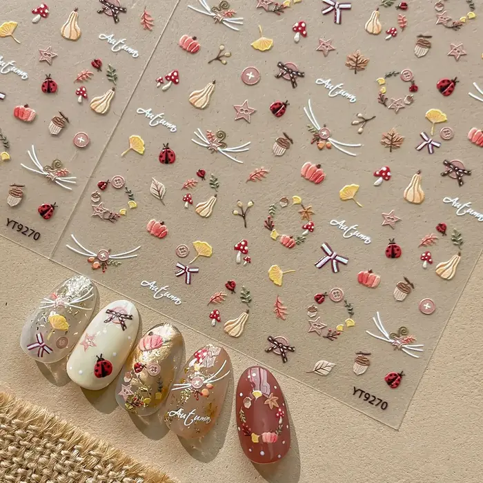Autocollants pour ongles d'automne : Feuille tombée, champignon, coccinelle, citrouille, couronne, nœud. Accessoires d'art pour ongles, autocollants décoratifs auto-adhésifs.