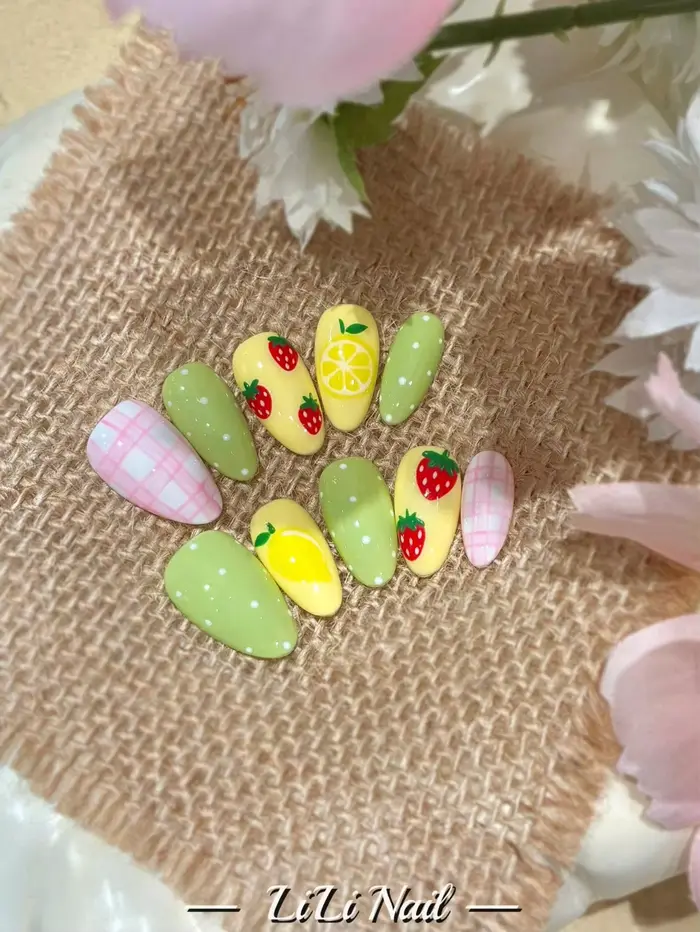 10 faux ongles adorables en forme d'amande