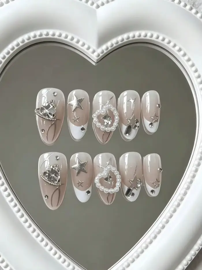 10 faux ongles en forme d'amande de longueur moyenne, avec une base française rose nude délicate, de