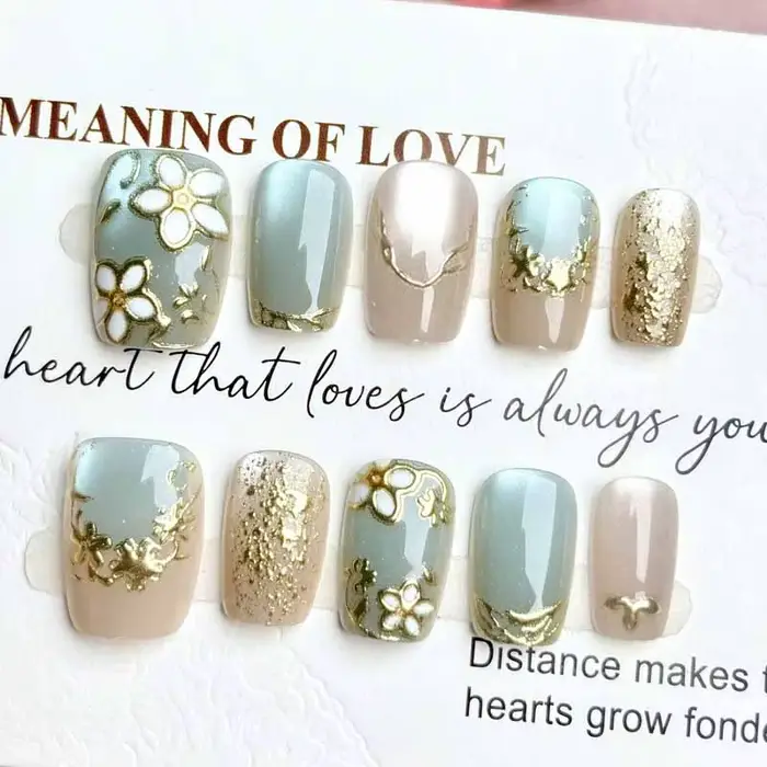 10 pièces fleur dorée oeil de chat lumière luxe Design 3D presse sur les ongles tempérament montrant blanc petite