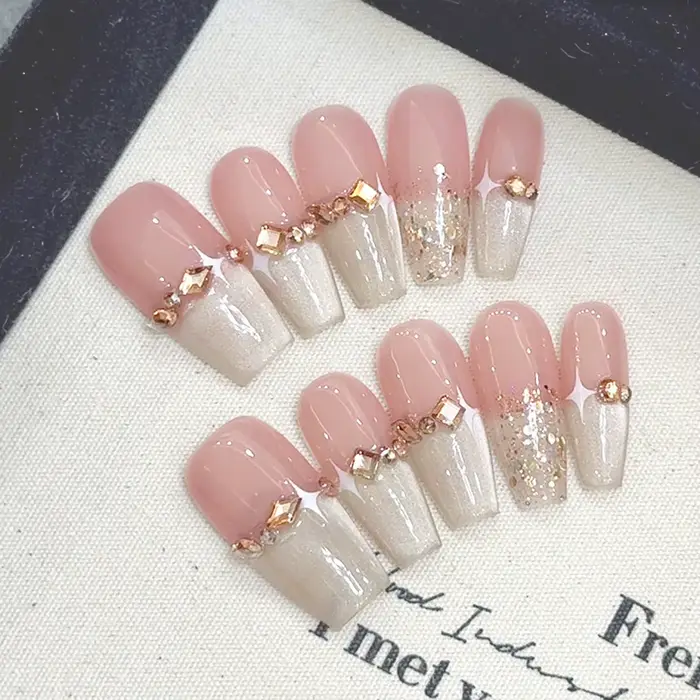 Champagne français presse sur ongles mi-long dégradé rose oeil de chat fait à la main faux