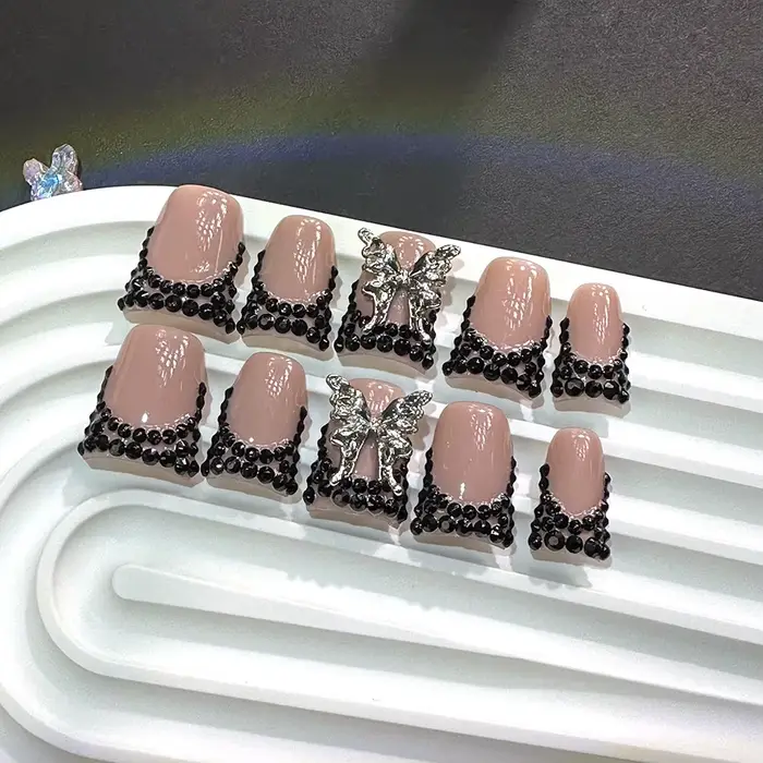10 pièces haut de gamme style doux et cool, papillon tridimensionnel peint à la main, faux ongles sc