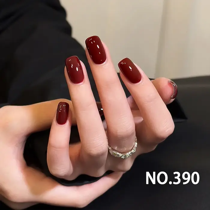 Nouveau vernis à ongles gel rouge Nouvel An 2026