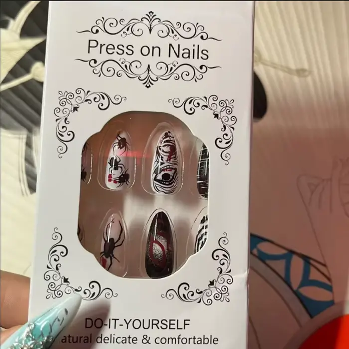 24 pièces horreur bande dessinée Halloween faux ongles Tomie presse