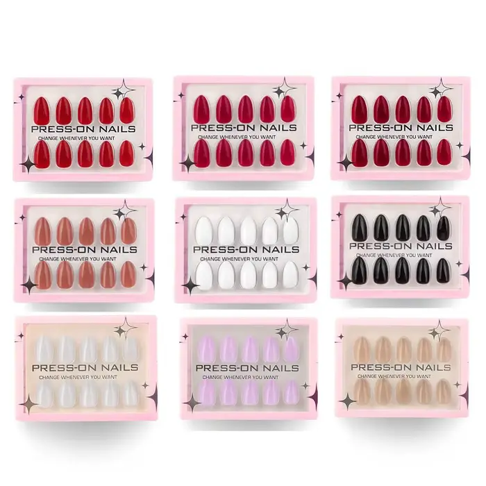 Faux ongles longs en amande pour manucure
