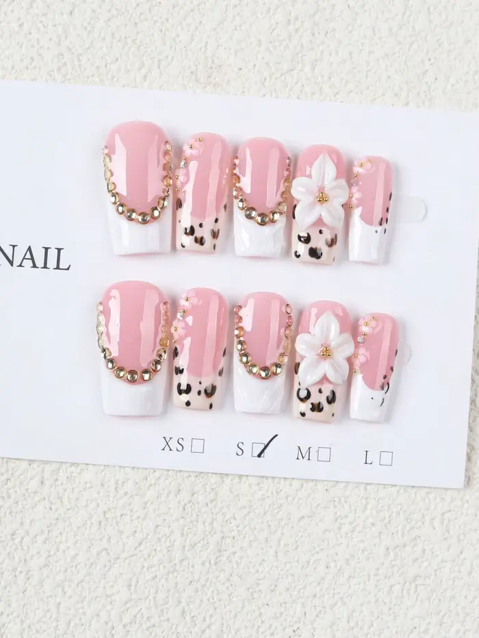10 faux ongles rectangulaires de longueur moyenne
