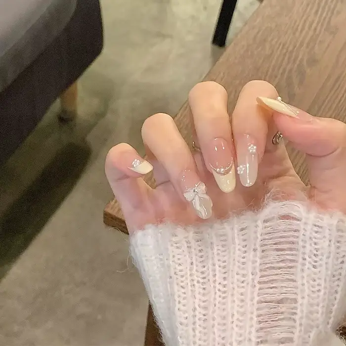 Faux ongles ovales Beige faits à la main