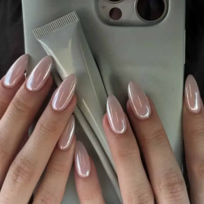 Perlescent brillant nu couleur unie Nail Art mode mousseux amande faux ongles détachable fini